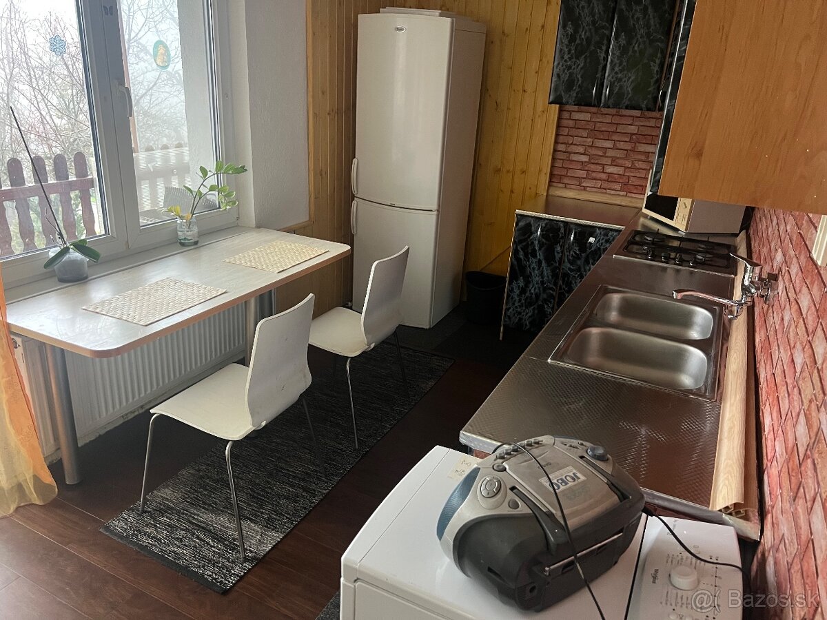 Prenajmem 1-izbový byt s parkovaním vo dvore pre 2 autá v BA - 2