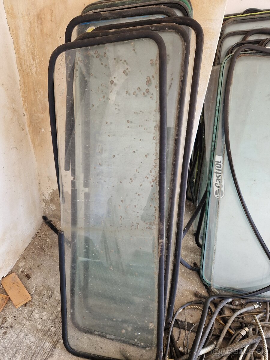 Multicar M25 bočné, zadné sklo - 2