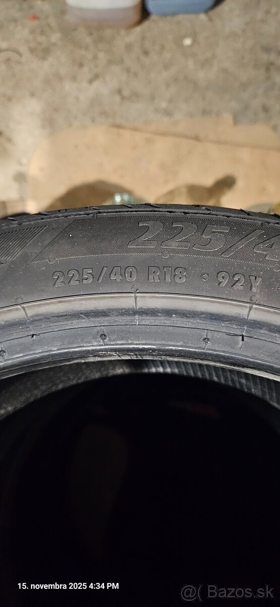 225/40R18 - 2