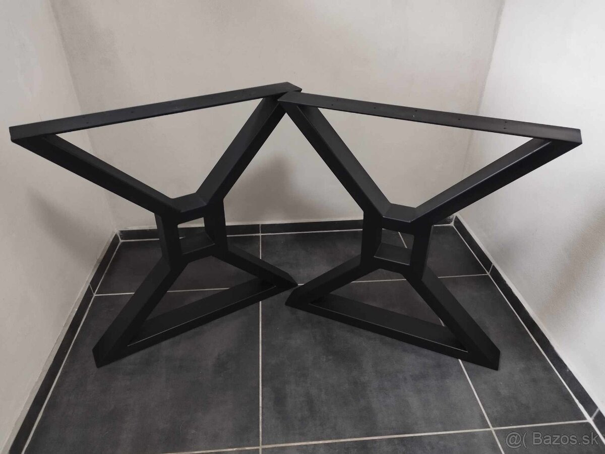 Kovový jedálenský stol - 2