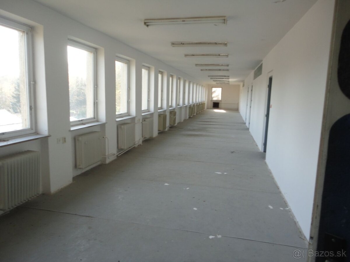 Na predaj bývalá administratívna budova v Bojniciach - 2