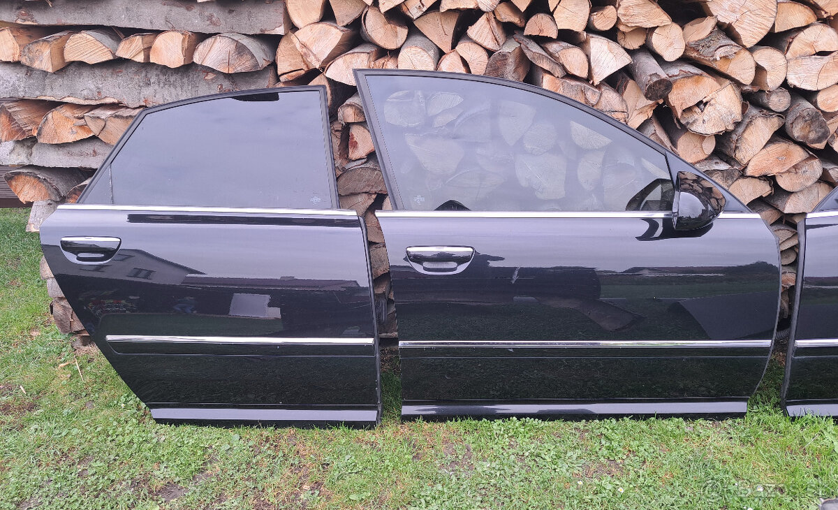 Audi A8 D3 naraznik zadne svetla dvere - 2