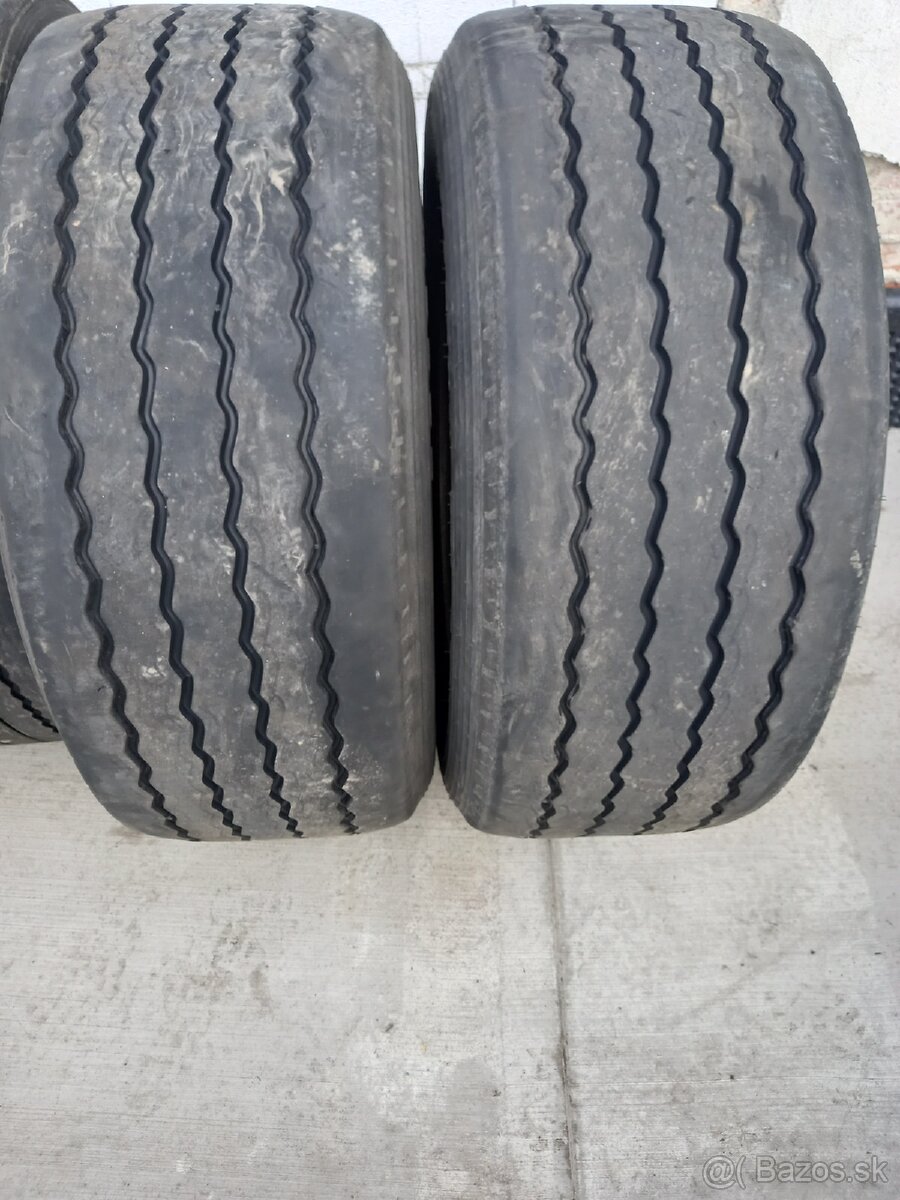 385/55r22,5 4x michelin rmx, 2x pirelly - 2