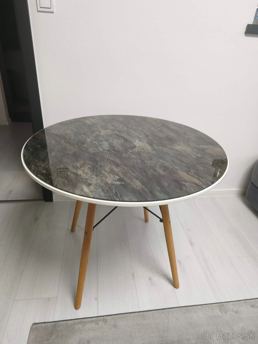 Okruhly jedalensky stol - 2