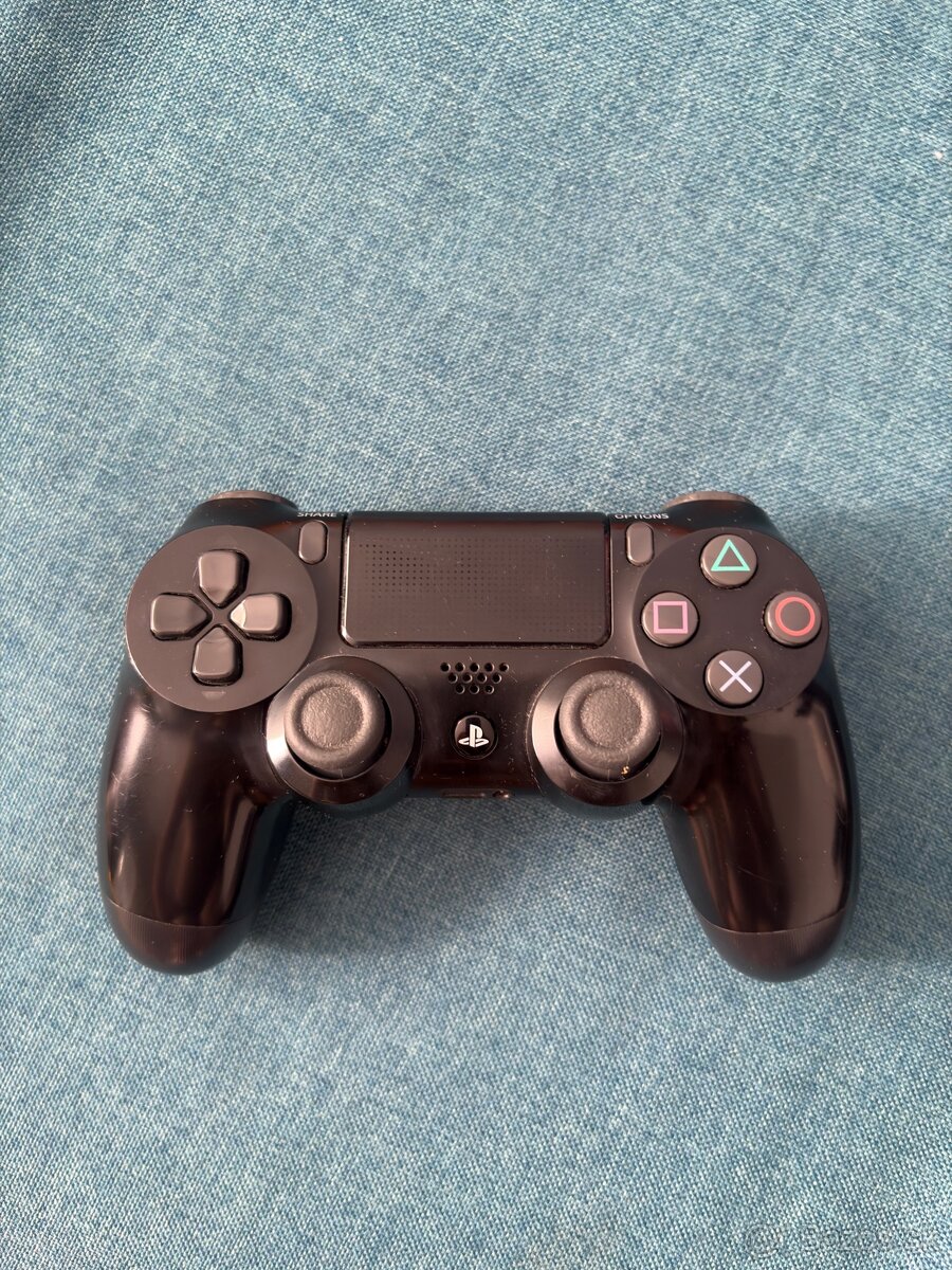 Playstation 4 slim (1TB) - 2