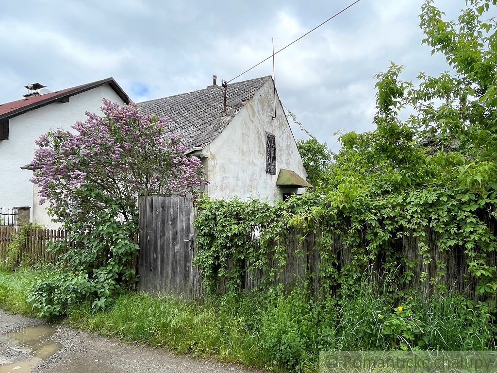 Pozemok 380 m2 so starším domom 55m2 so začatou rekonštruk - 2