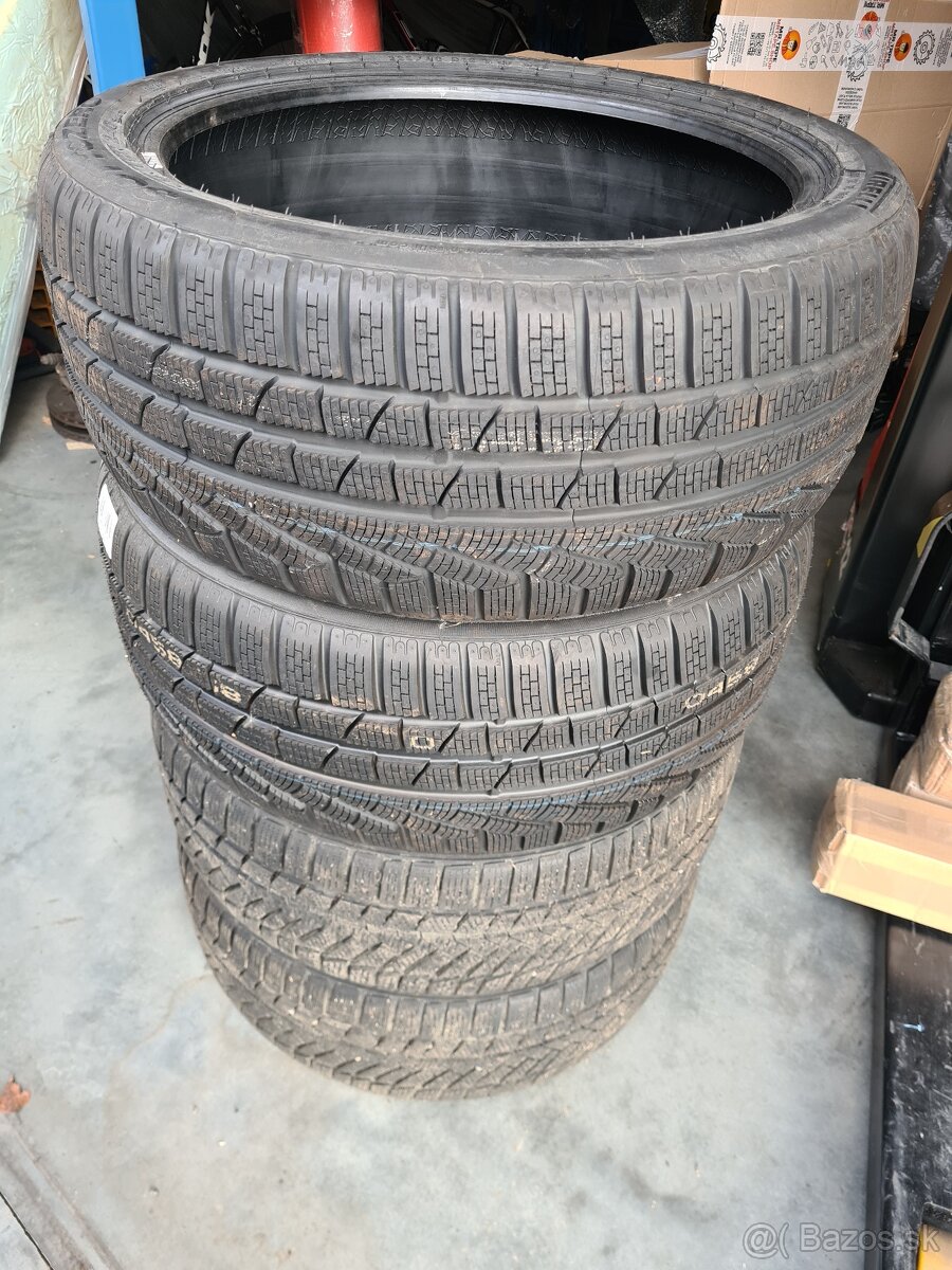 4x zimné pneu Pirelli Sottozero Winter 235/40R19 - 2