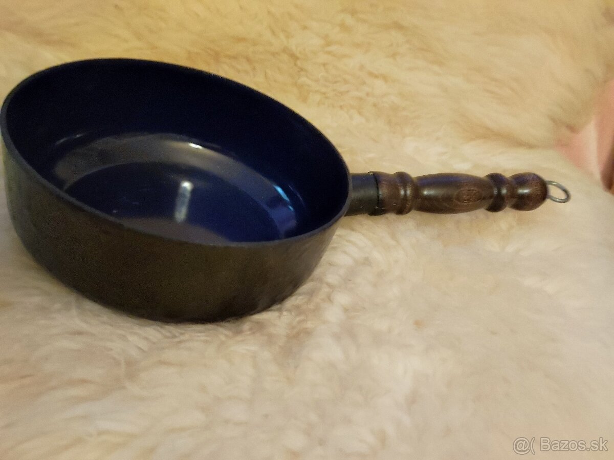 Liatinový hrniec s rúčkou - 2