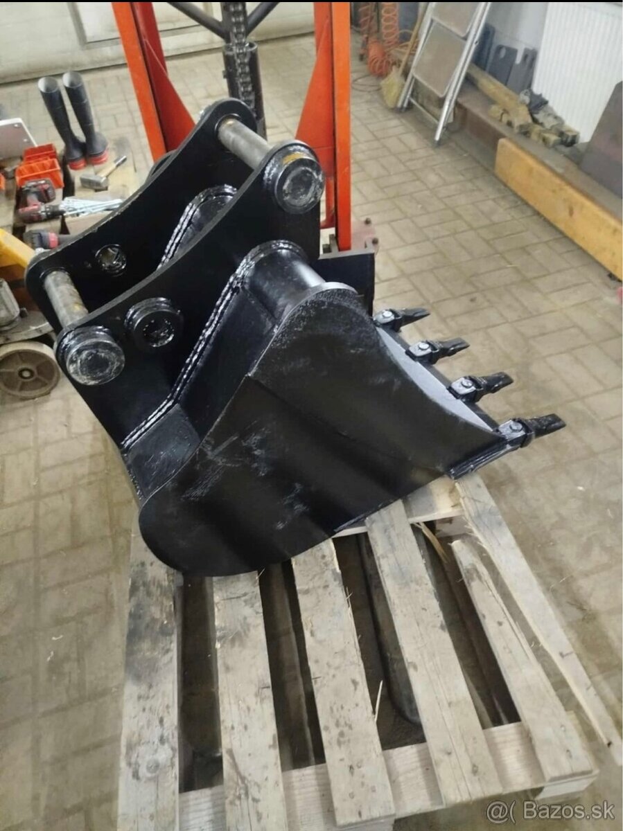 Lyžica na traktorbager - 2