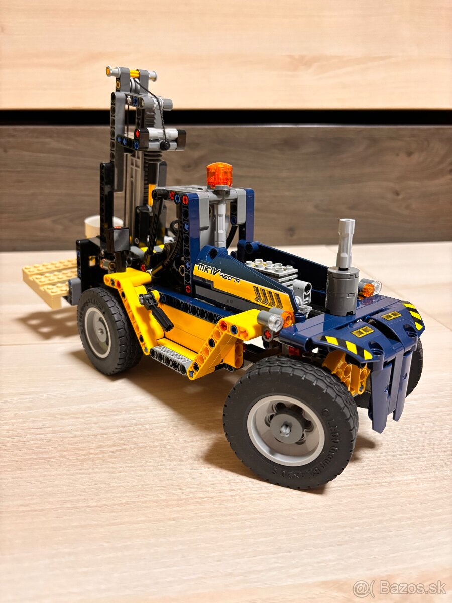 LEGO - vysokozdvižný vozík - 2