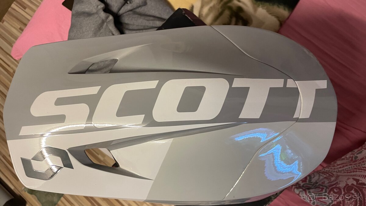 predám motokrosovu prilbu scott 550 ece - 2