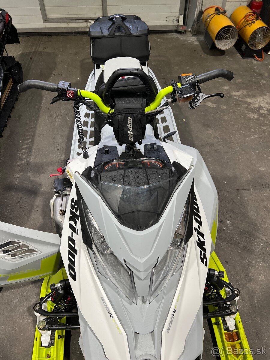 Snezny skuter ski doo 800 Summit