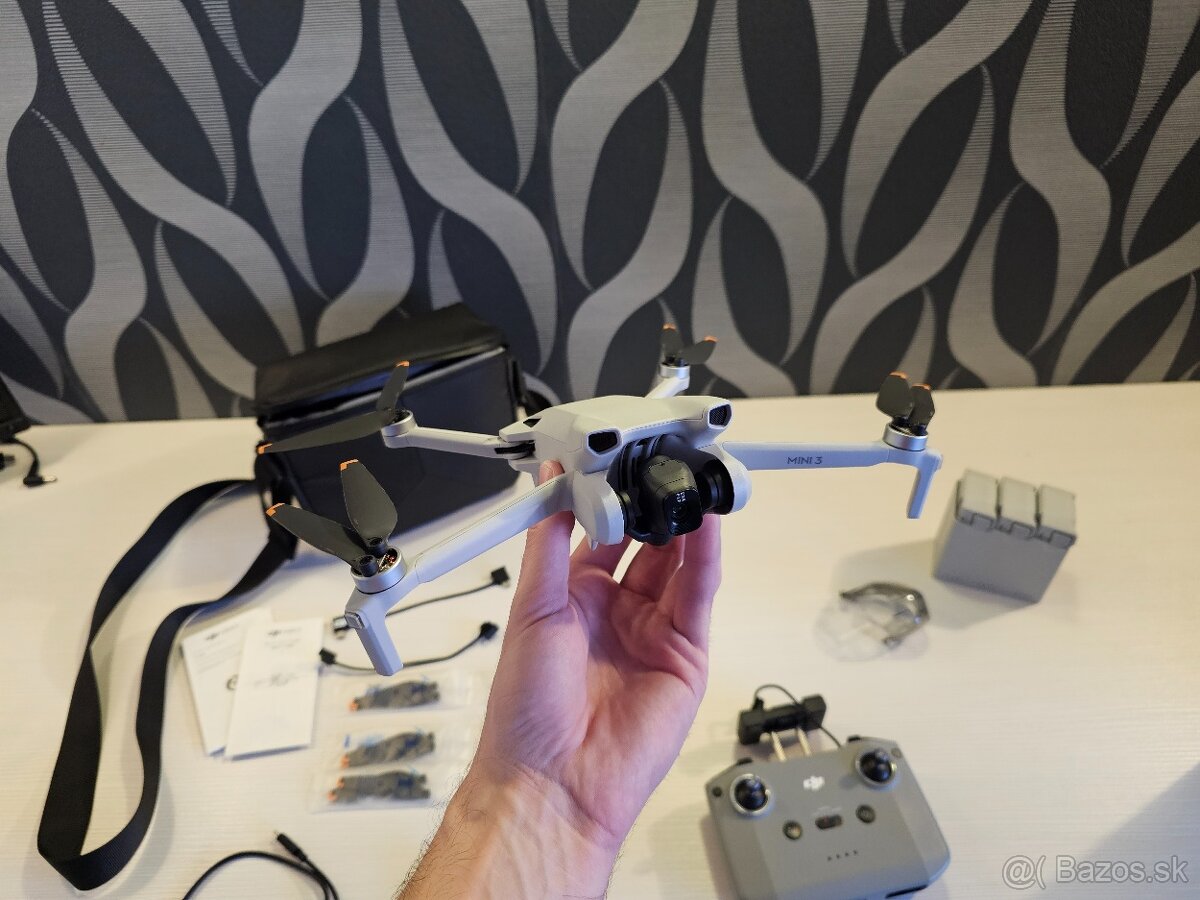 DJI Mini 3 Fly More Combo (GL) - 2
