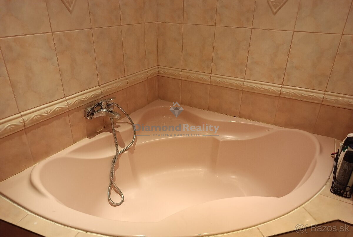 Na prenájom zariadený 2 izbový byt, balkón, Hlavná, Trnava. - 2