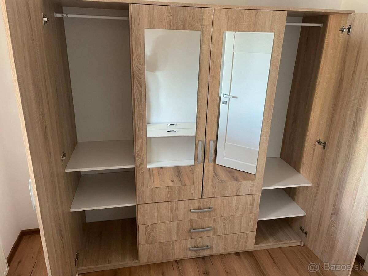 Šatníková skriňa VELLERUP 200x200 - 2