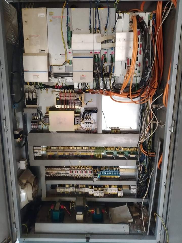 Obráběcí centrum MCV 1000 s dopravníkem třísek - 2