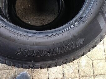 Predám 215/65 r15c 5/6mm - 2