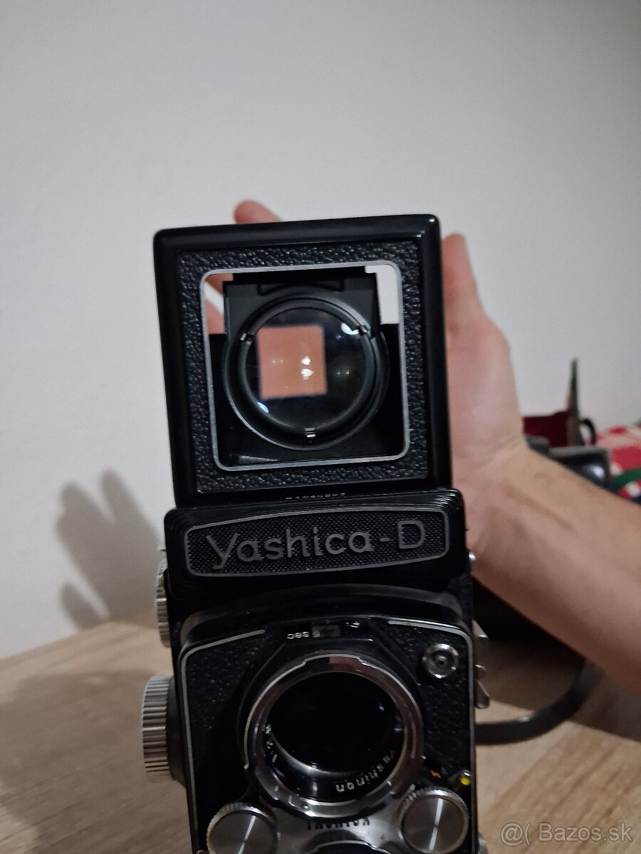 Yashica D - 2