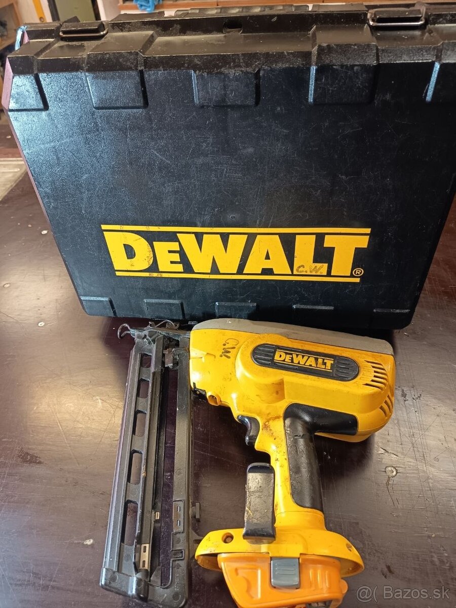 DEWALT DC618 18V klincovačka + adaptér - 2