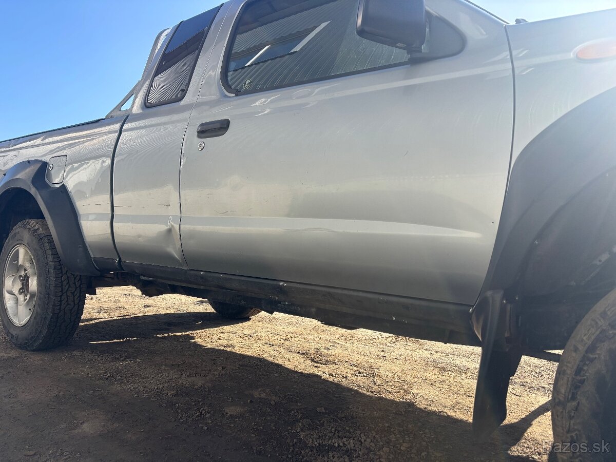 Nissan navara - 2