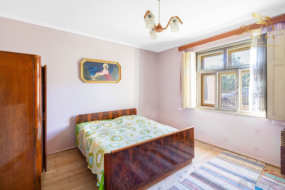 Na predaj 6-izbový rodinný dom s veľkým pozemkom v Komjatici - 2