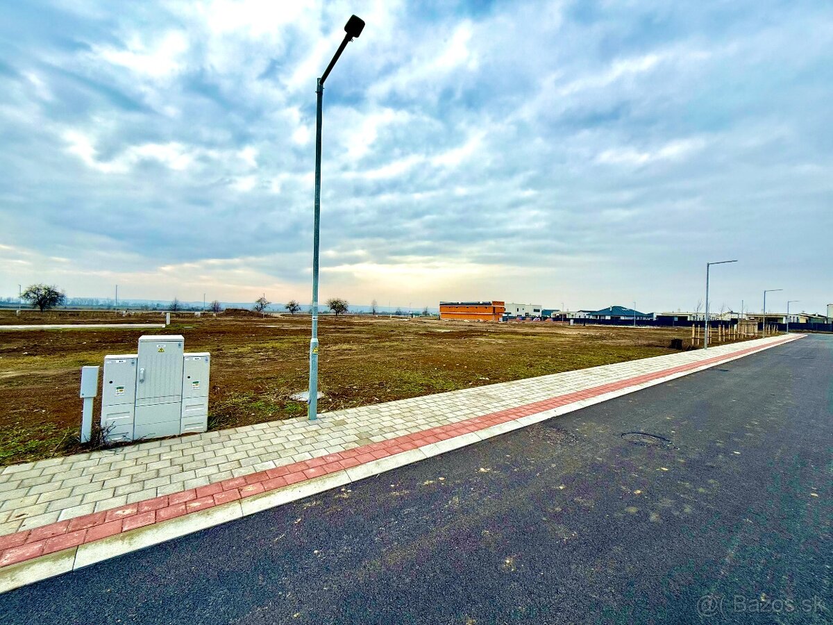 Pozemok - Východné Mokrance - 2