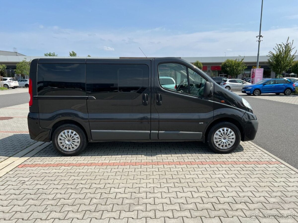 Opel Vivaro Life 2.5 CDTi Westfalia 7 míst - 2