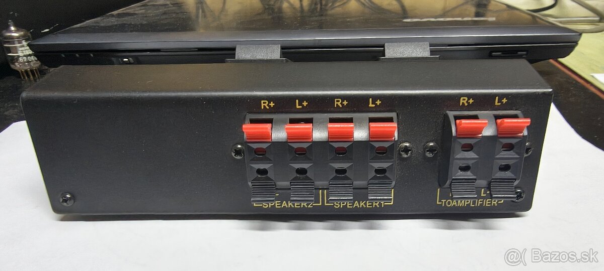 Prepínač reproduktorov 2 way speaker switch box - 2