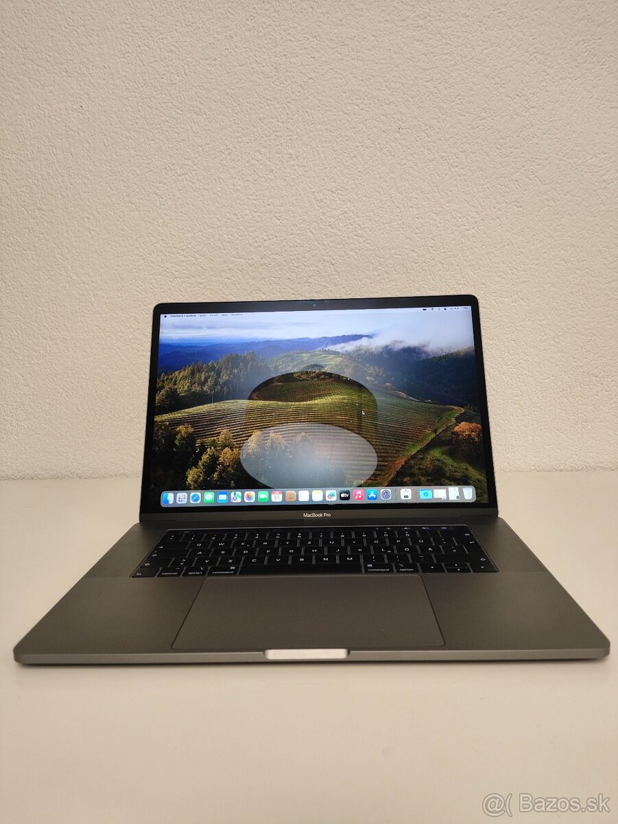 MacBook Pro 15 2019 | i7 • 16GB • 256GB SSD - 2