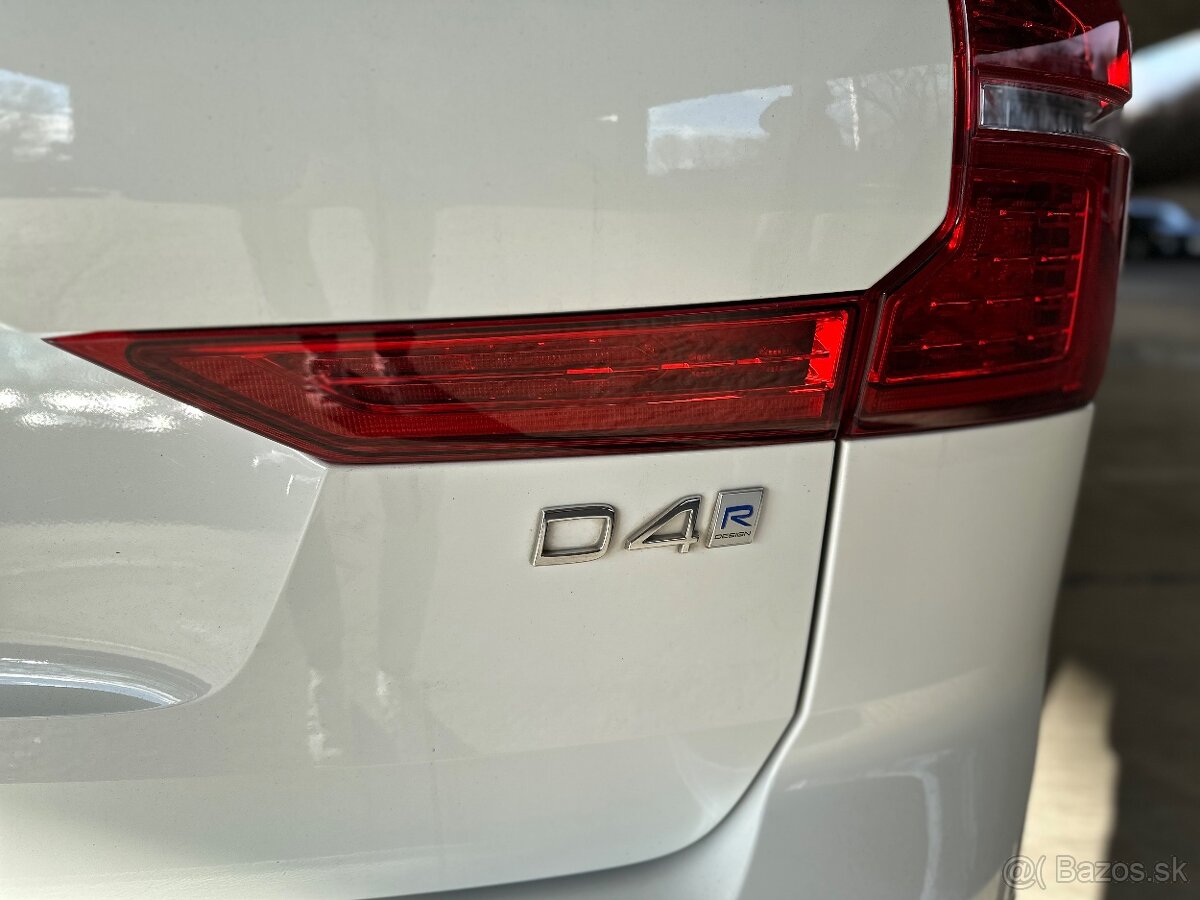 Volvo XC60 D4 2019 R-design - 2