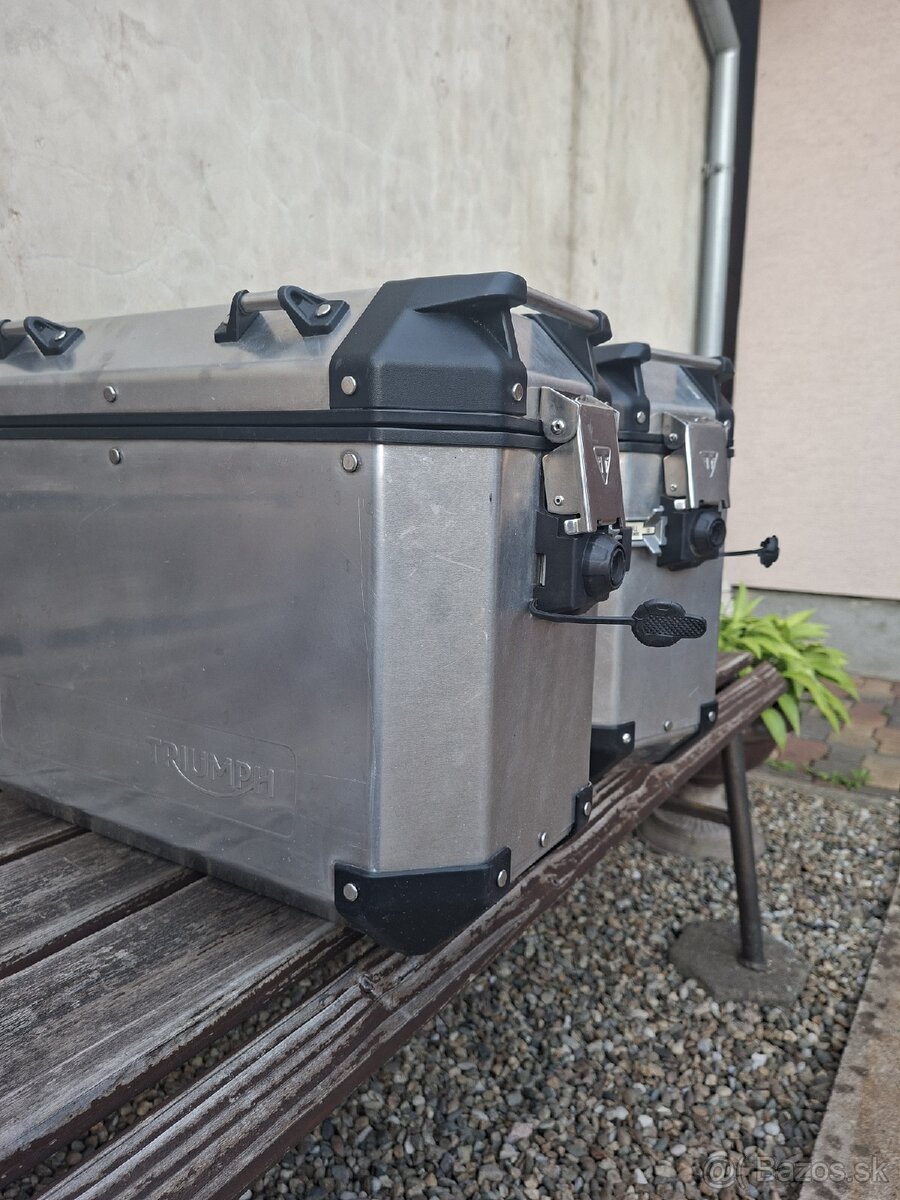 Predam bočné kufre Triumph - 2