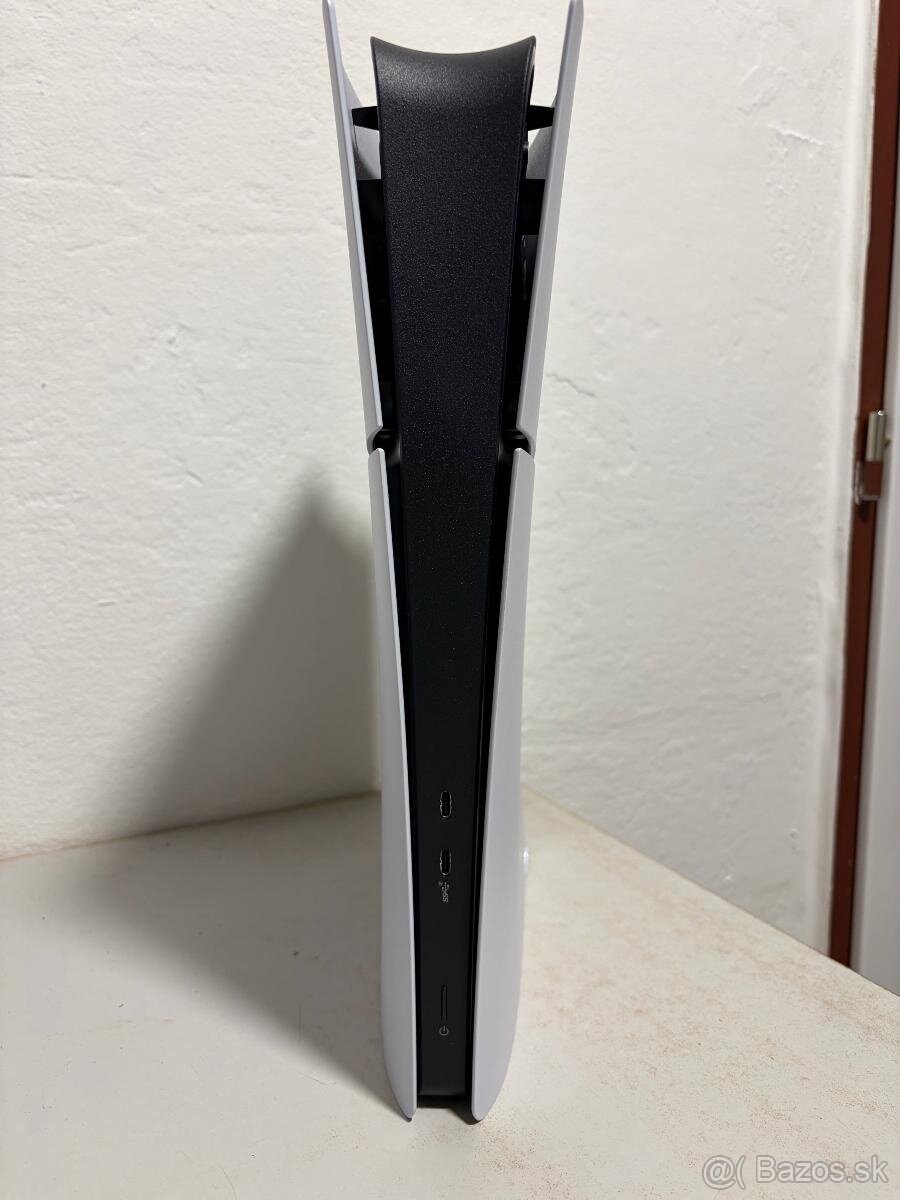 PlayStation 5 (Slim) Digitálna edícia - 825 GB - 2
