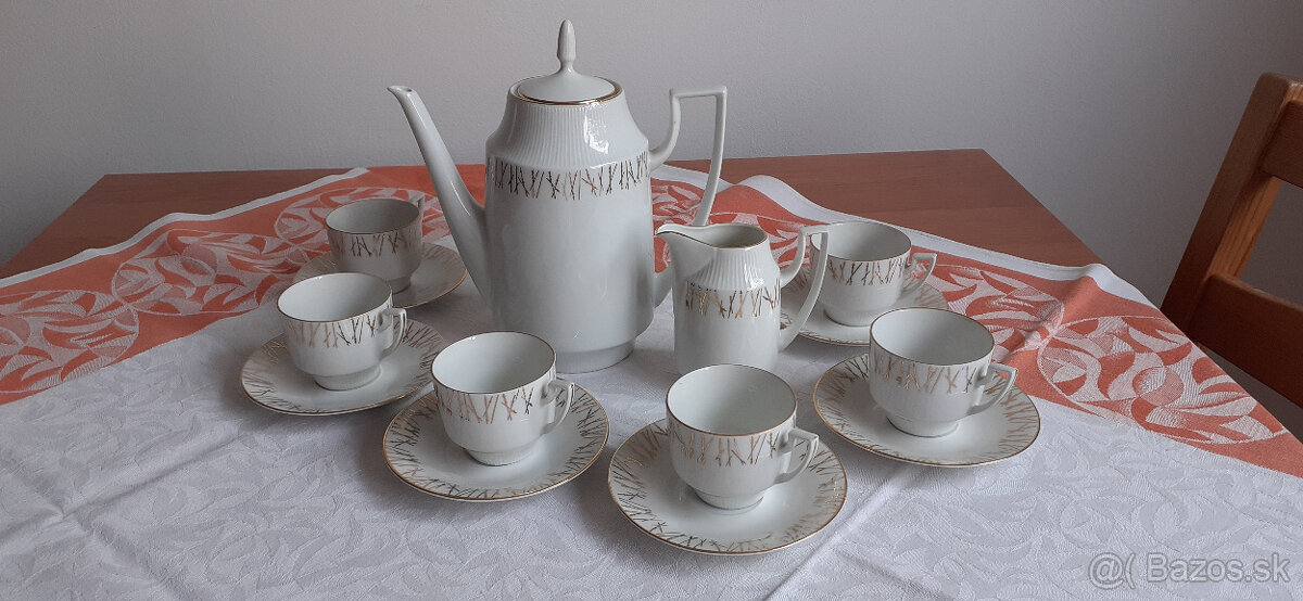 Porcelánová súprava-šálky,tanieriky,džbán,... - 2