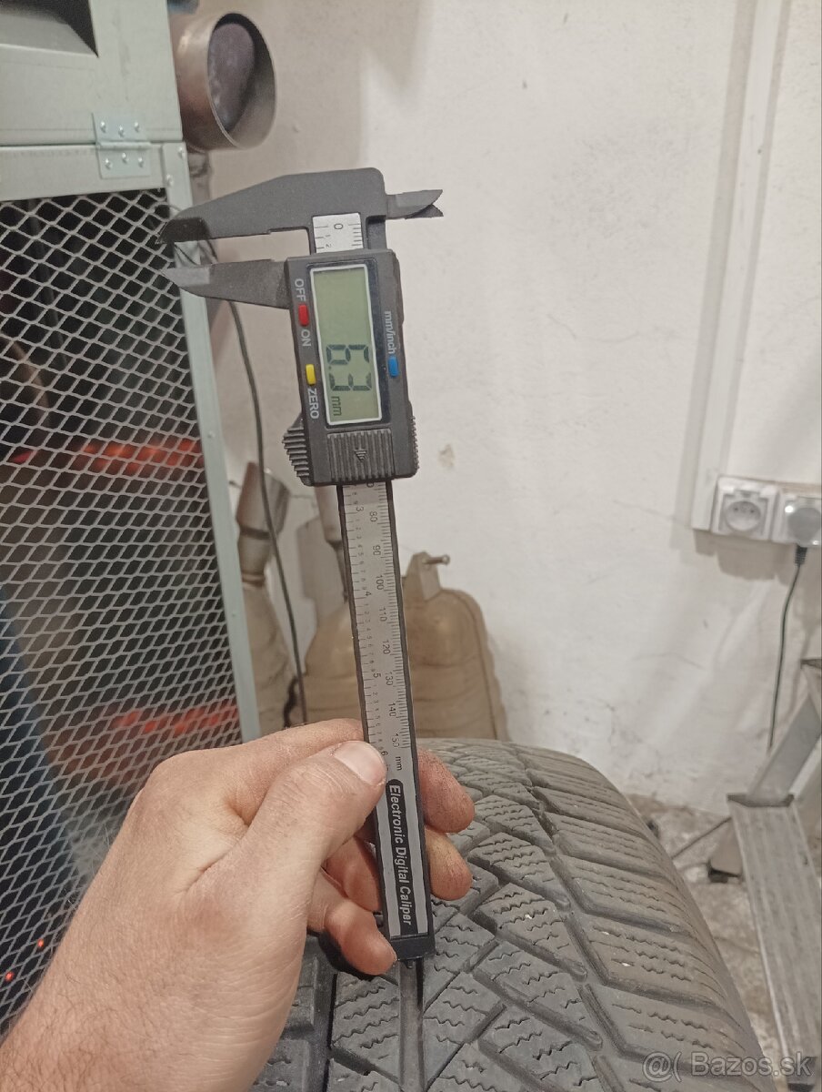 Predám zimné pneu 215/65r17 - 2