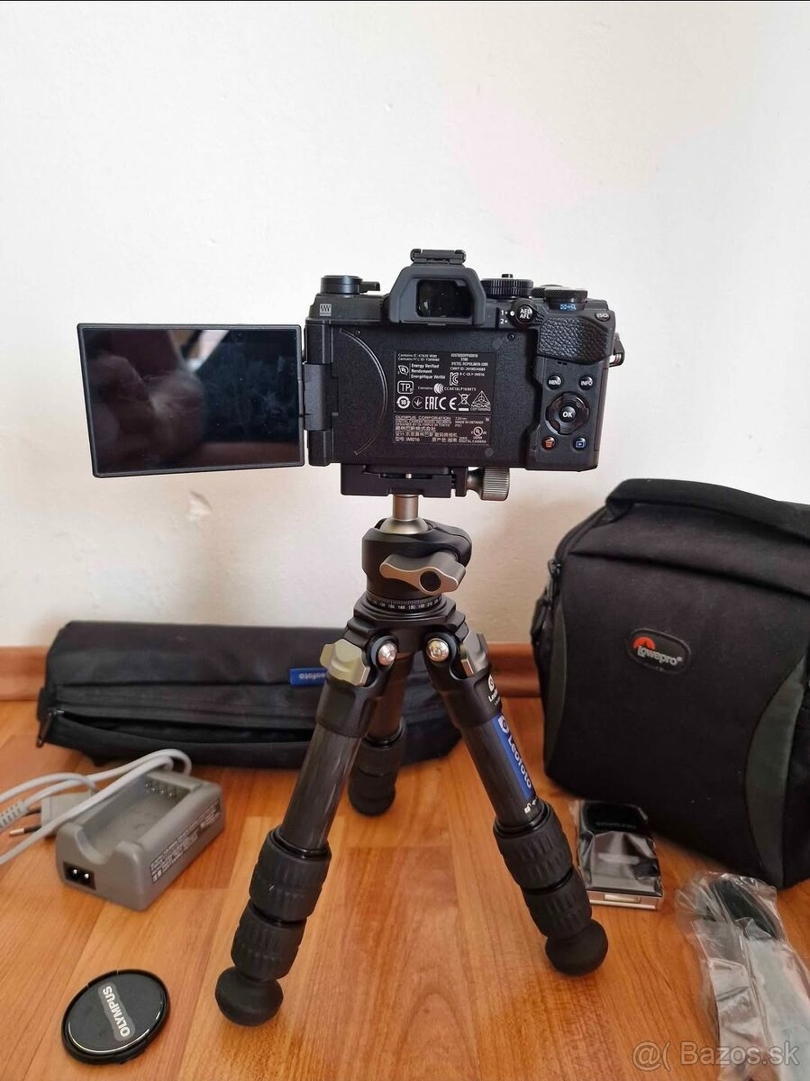 Fotoaparát Olympus OM-D E-M5 Mark Ill + objektív a statív - 2