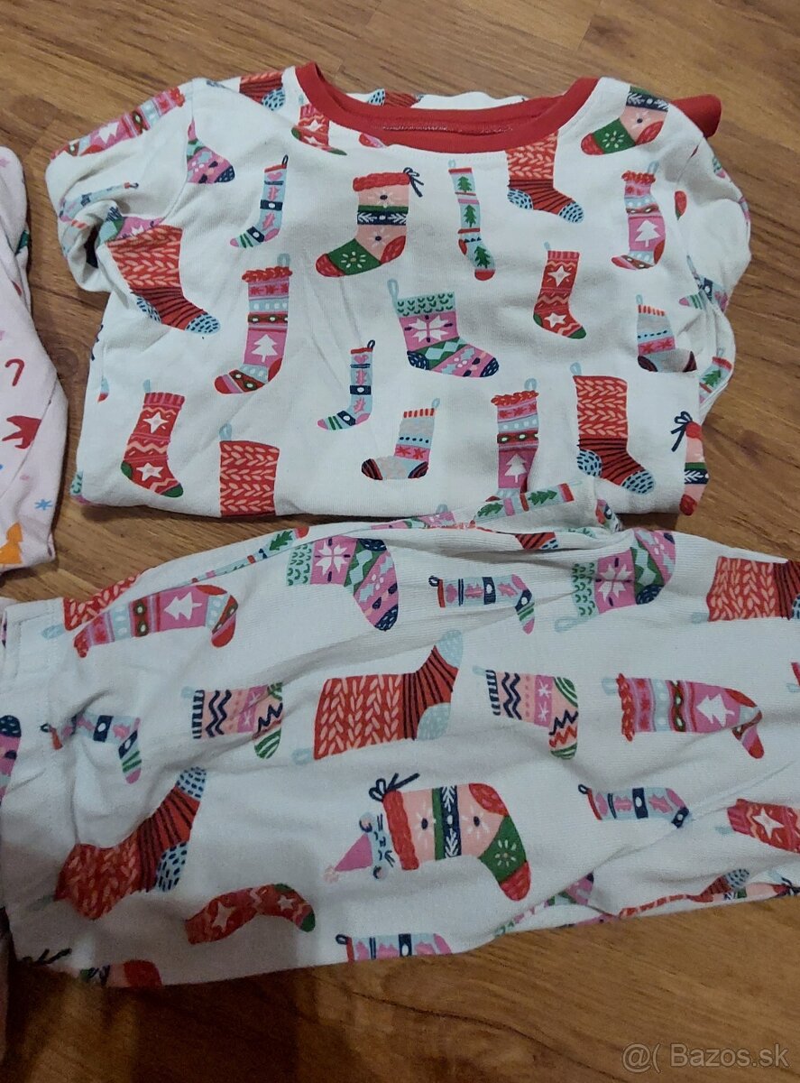 Predam vianocne pyzamo v.134/140 - 2