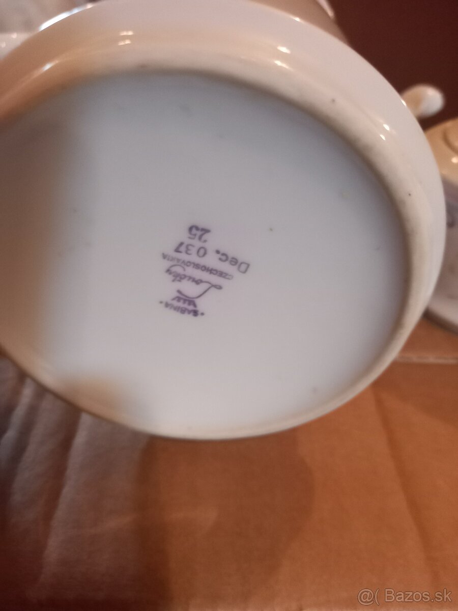 Čašník dekorácia.Hodiny. - 2