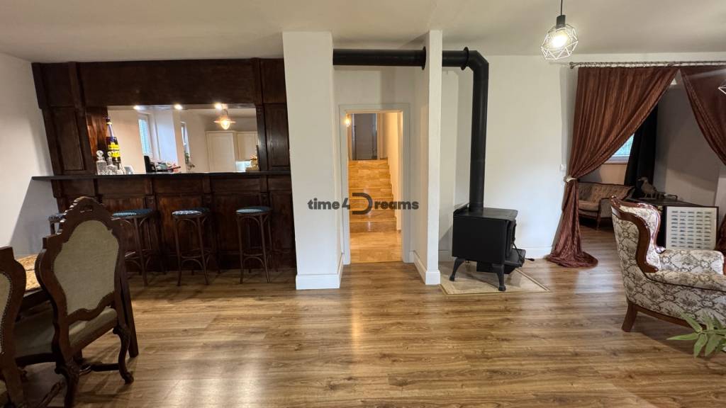 NA PREDAJ 9 izbový rodinný dom v obci Cabaj Čápor - 2