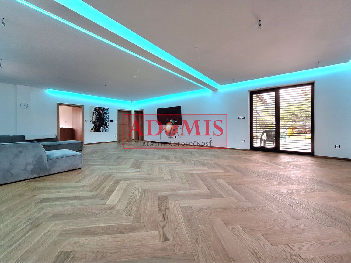 ADOMIS - predáme pekný RD 154m2, 4-5izbový, Durďošík, všetky - 2