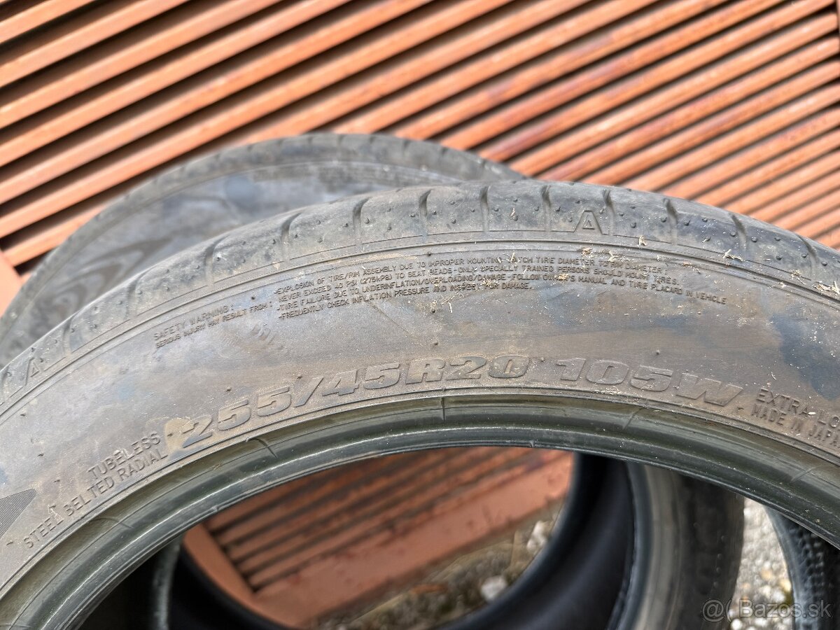 Dunlop 255/45R20 - 2
