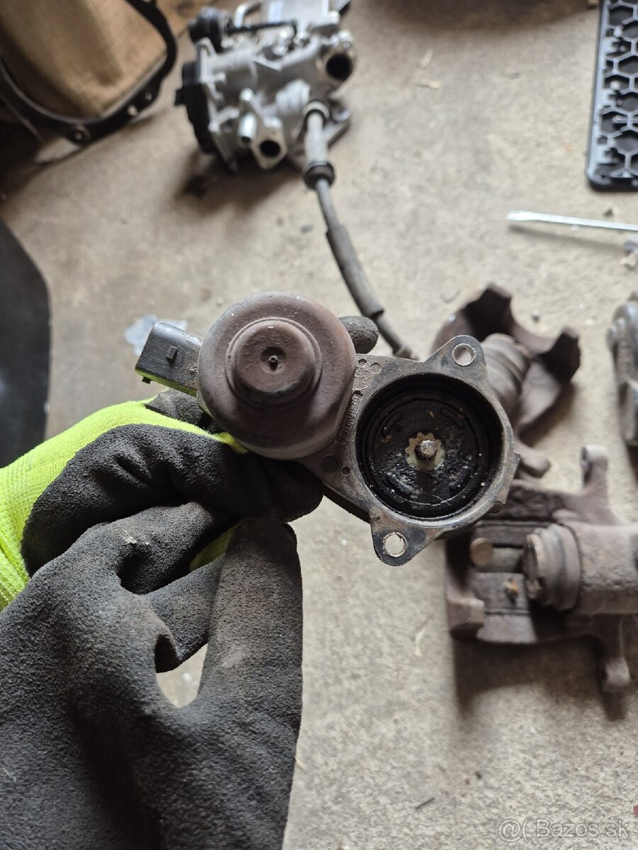 Zadné strmene audi a4 b8 s motorčekmi - 2