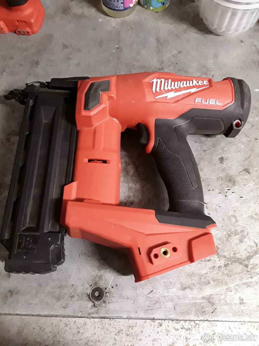 Milwaukee aku klincovacka - 2