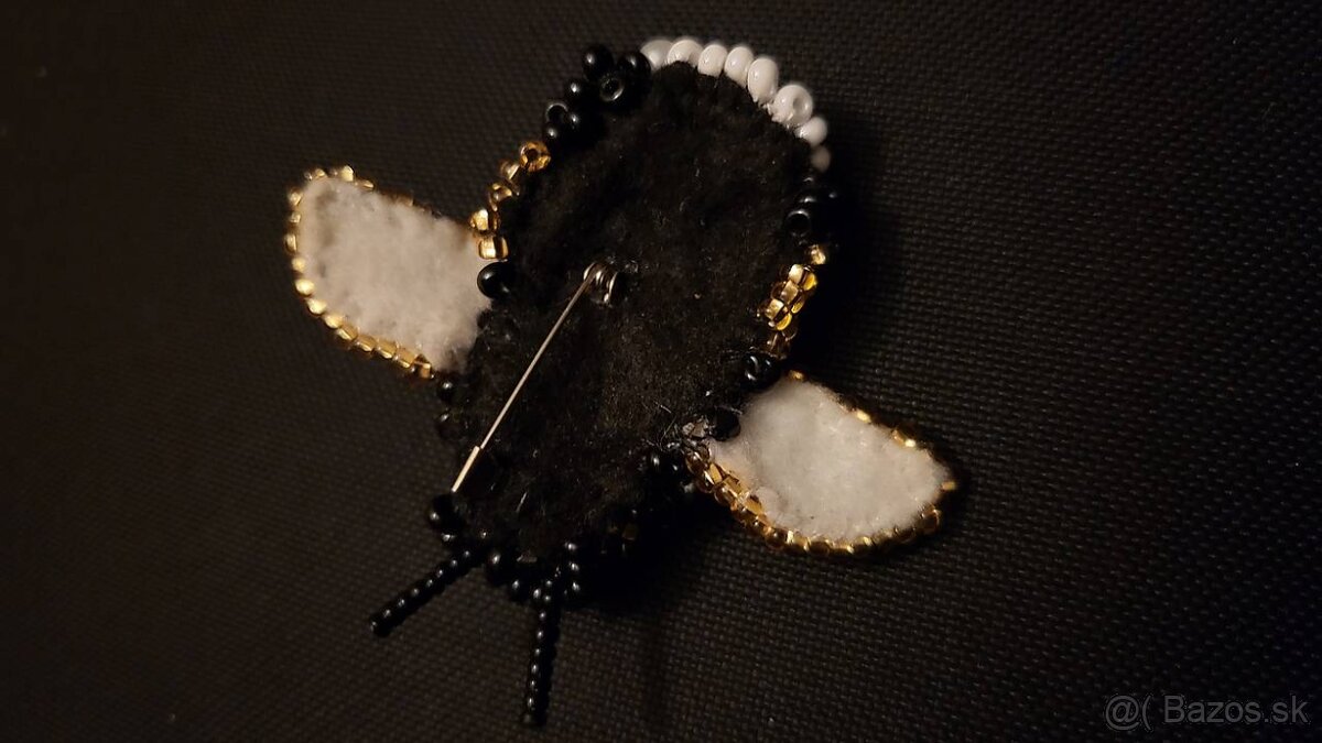 Obézny čmeliak zlava - 2