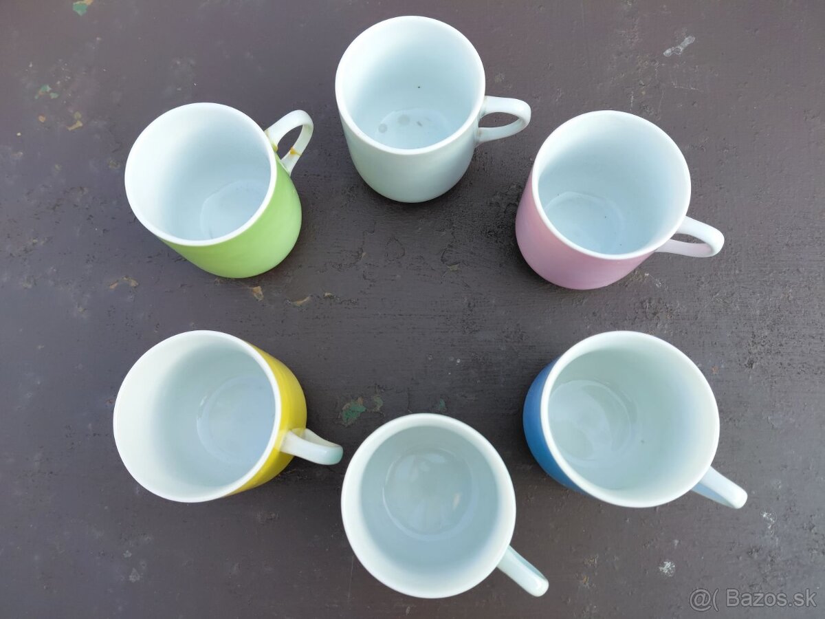 Starožitná sada farebných hrnčekov - 2