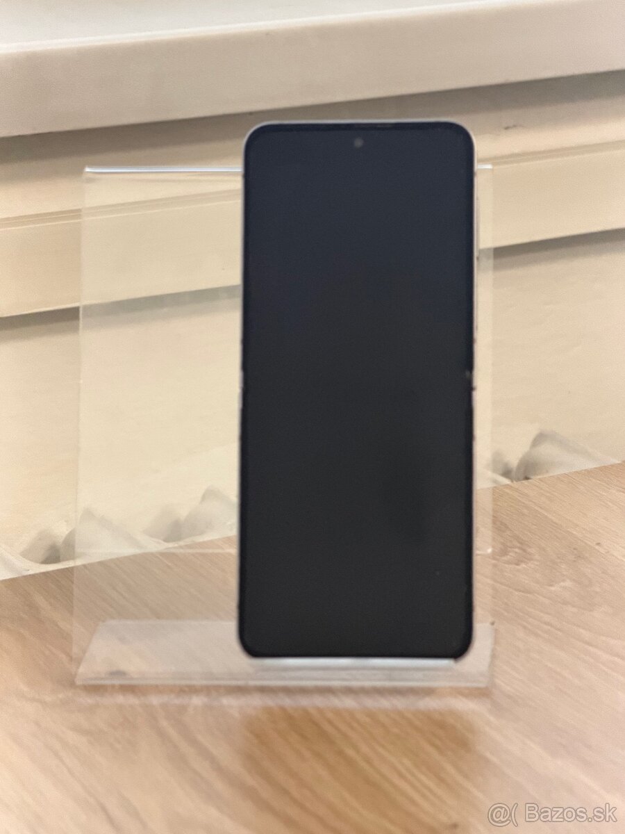 Dobrý deň Ponúkam na predaj Samsung Galaxy Z Flip 6 512GB - 2
