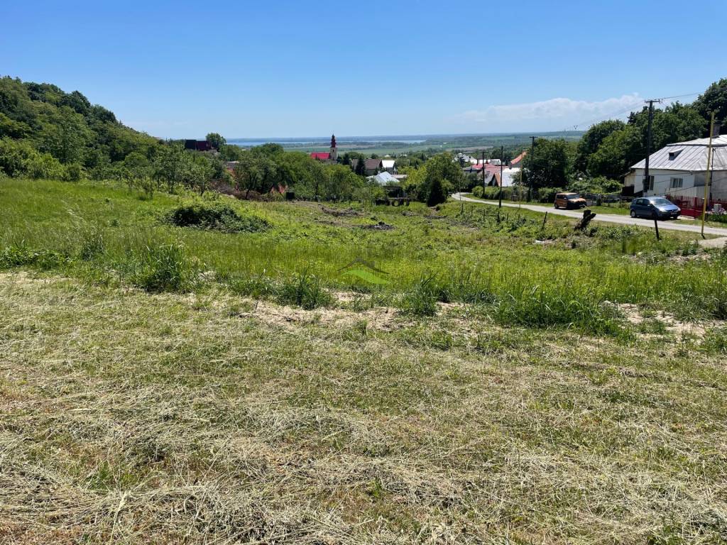 Slnečný stavebný pozemok v Trnave pri Laborci. - 2