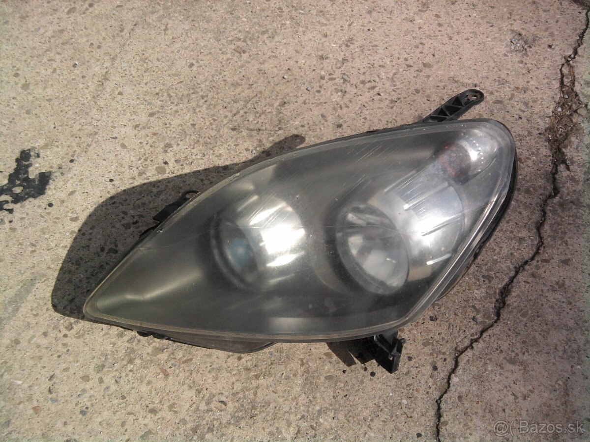 Opel zafira predne svetla a maska - 2