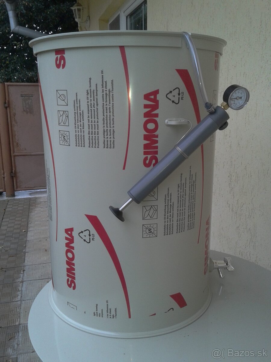 Plastové sudy na víno - 2