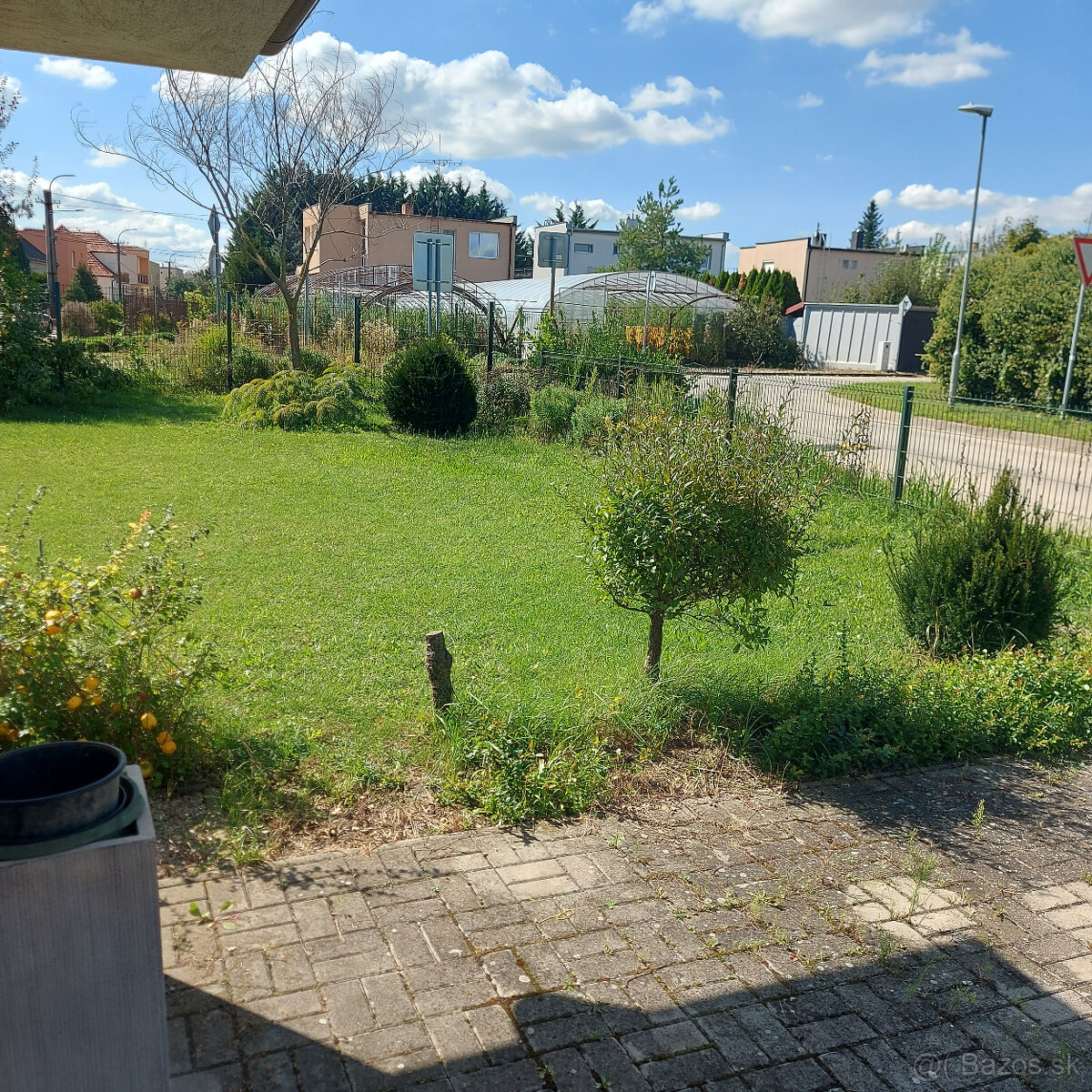 Na predaj stavebný pozemok s garážou v Šali – ulica Hrabová - 2