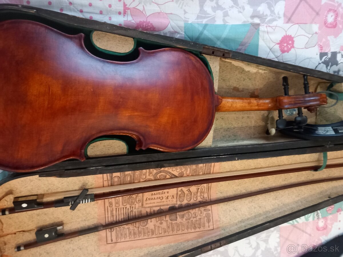 Predám staré husle celé s kufrom - 2